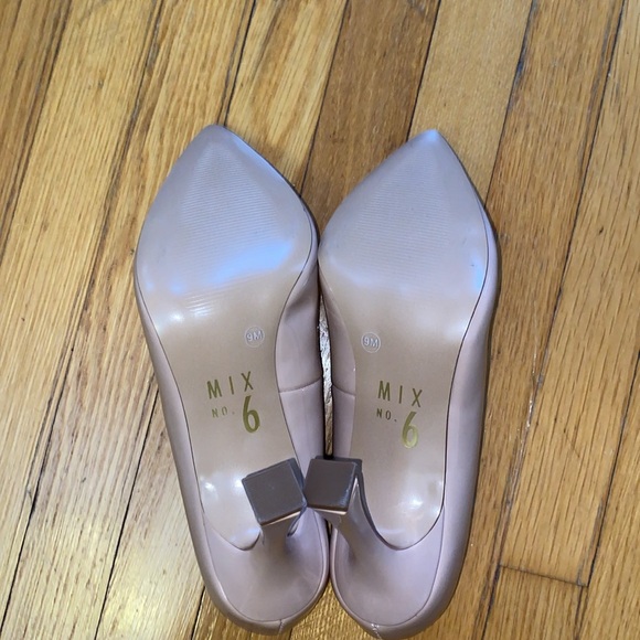 Mix No. 6 Cream /nude Heels Classic Pointed-Toe Pumps - Picture 12 of 16